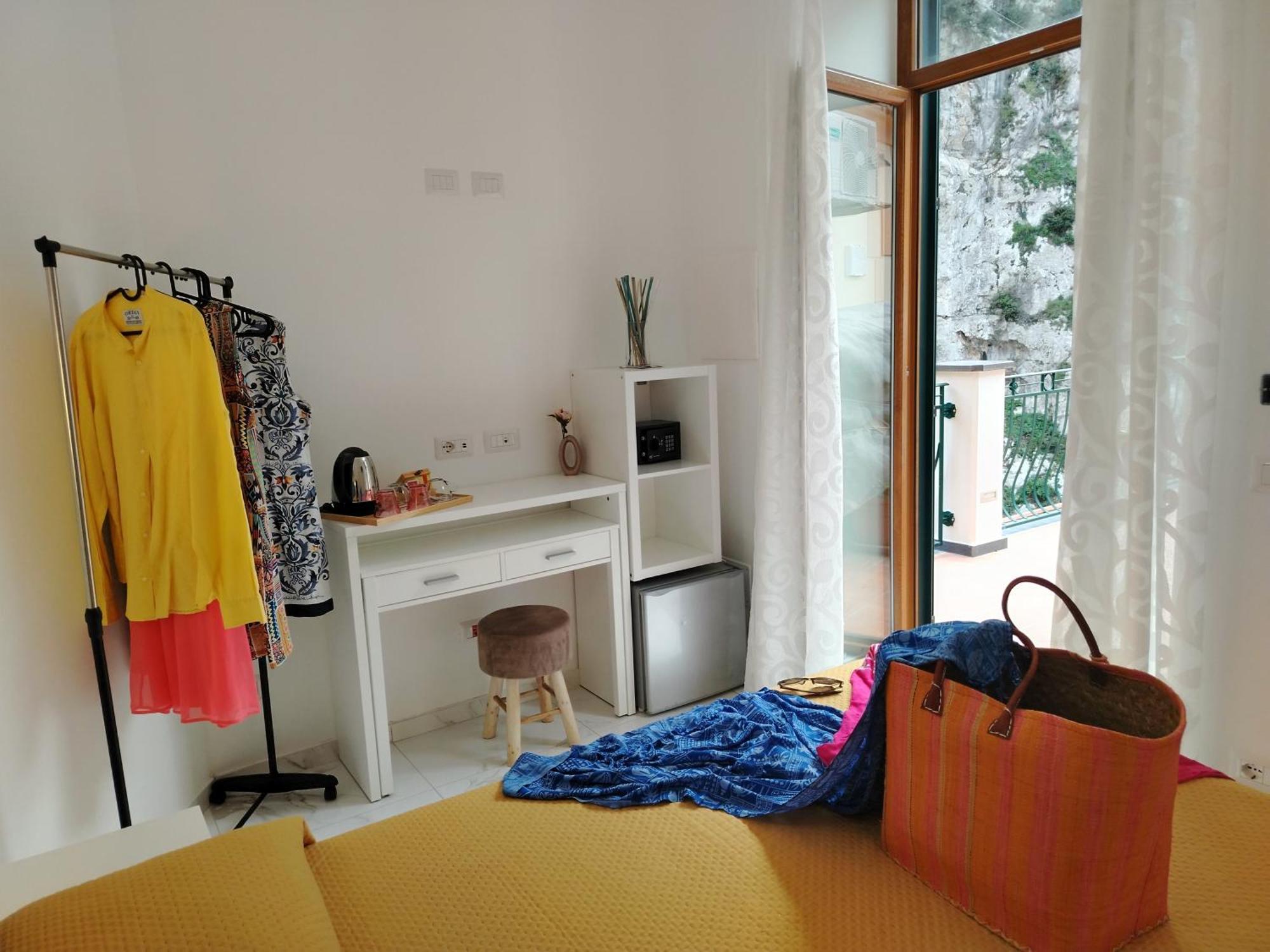 B&B Valenti Amalfi Bagian luar foto