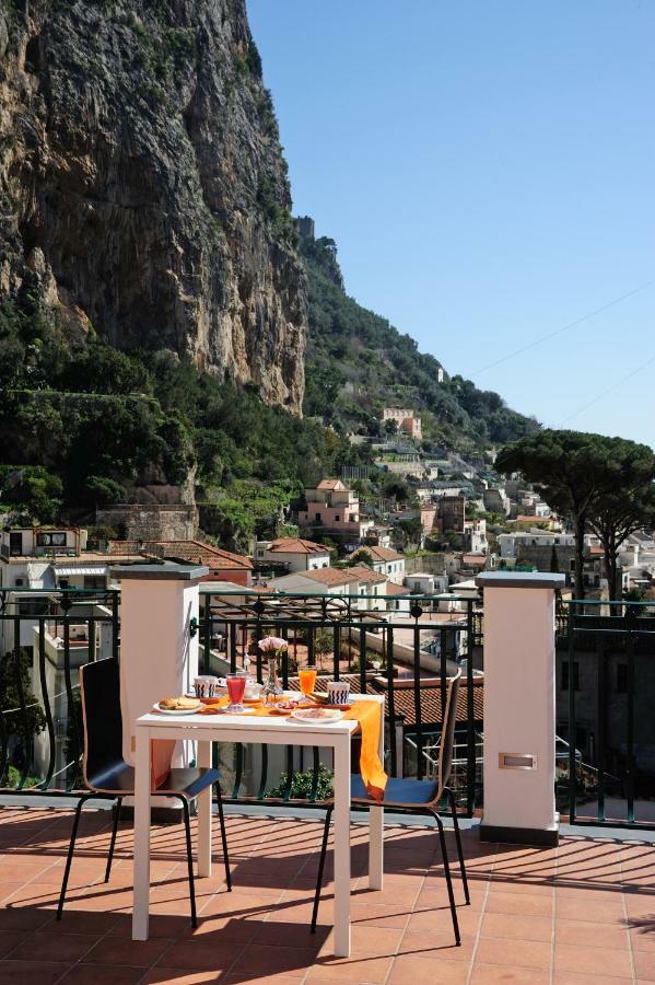 B&B Valenti Amalfi Bagian luar foto